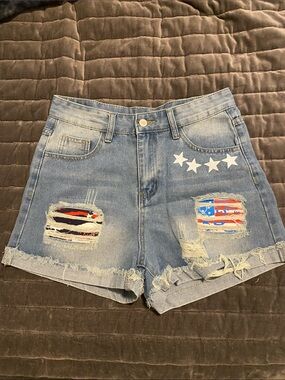 Women’s Light Blue Distressed Denim Shorts with Stars sz M 7/8
